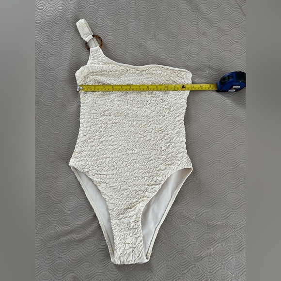 🆕 Free People Juillet Jessi One-Shoulder crinkle Cream Swimsuit size medium - Picture 14 of 14